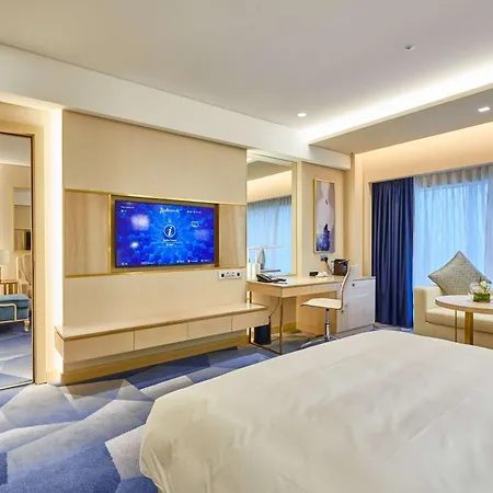 The Diplomat Radisson Blu Hotel Residence & Spa Manama Exterior photo