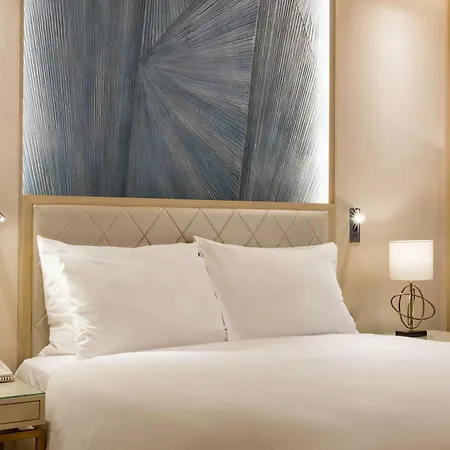 The Diplomat Radisson Blu Hotel Residence & Spa Manama Exterior photo