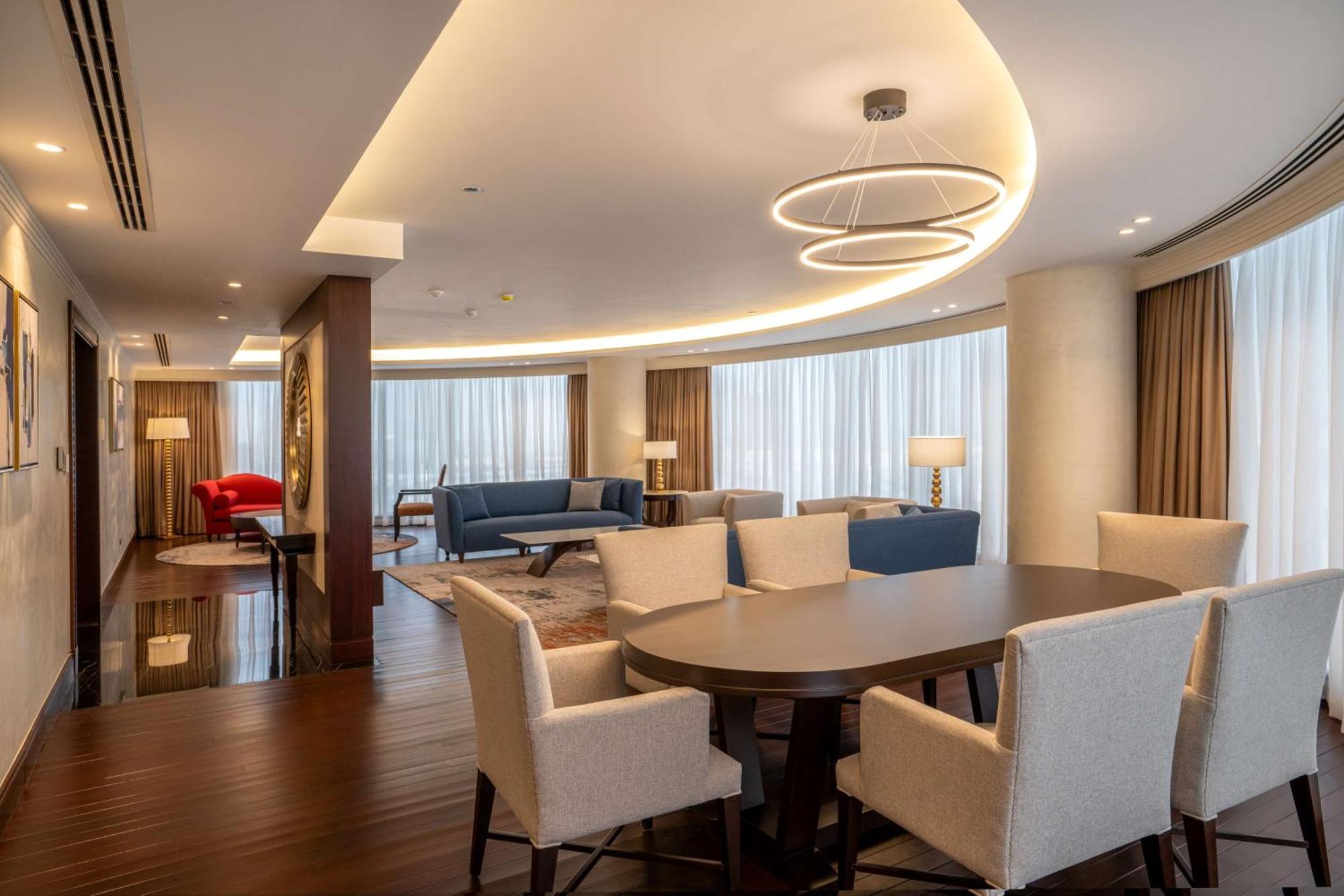 The Diplomat Radisson Blu & 5*