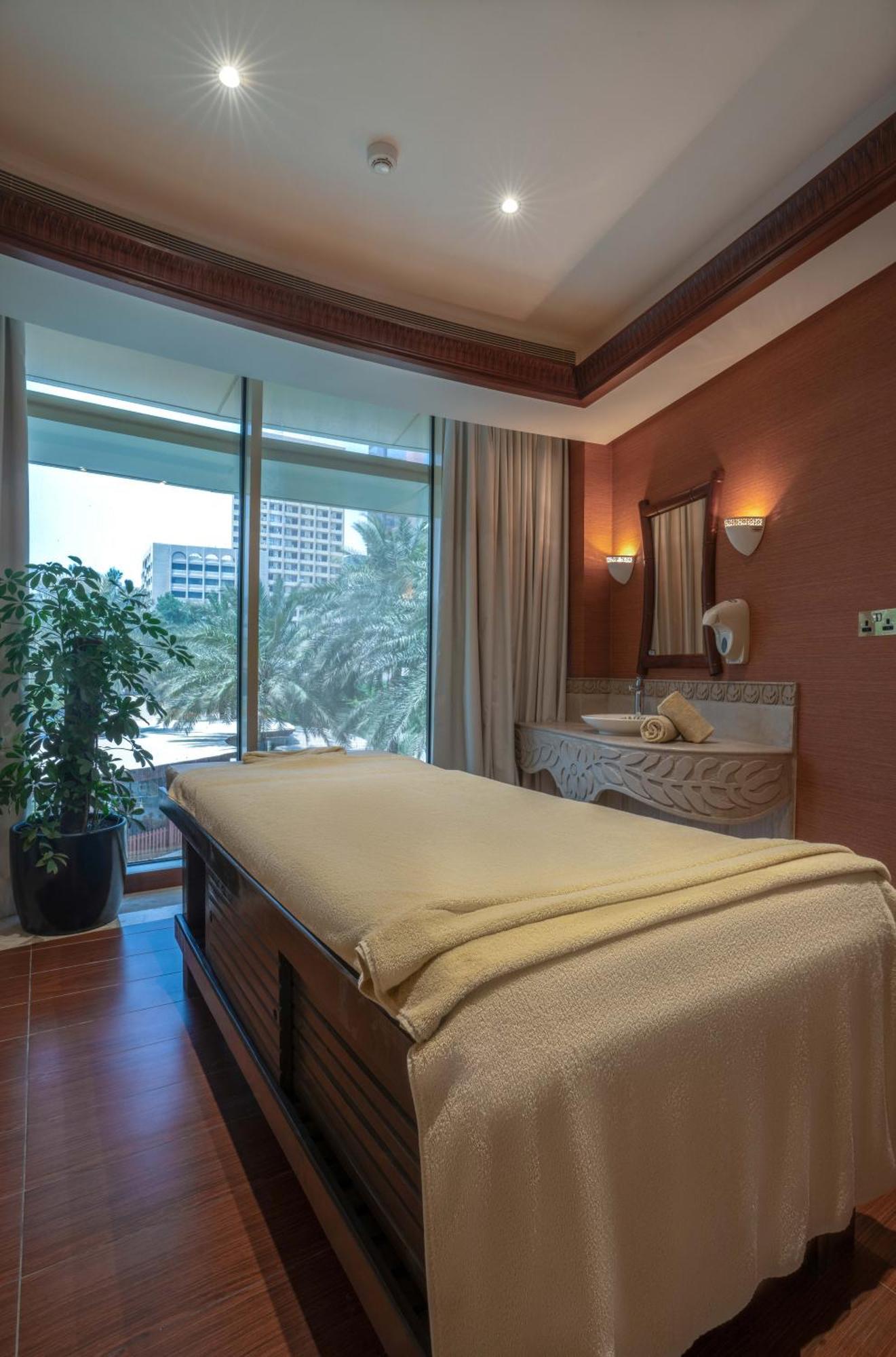 Aparthotel The Diplomat Radisson Blu & Manama