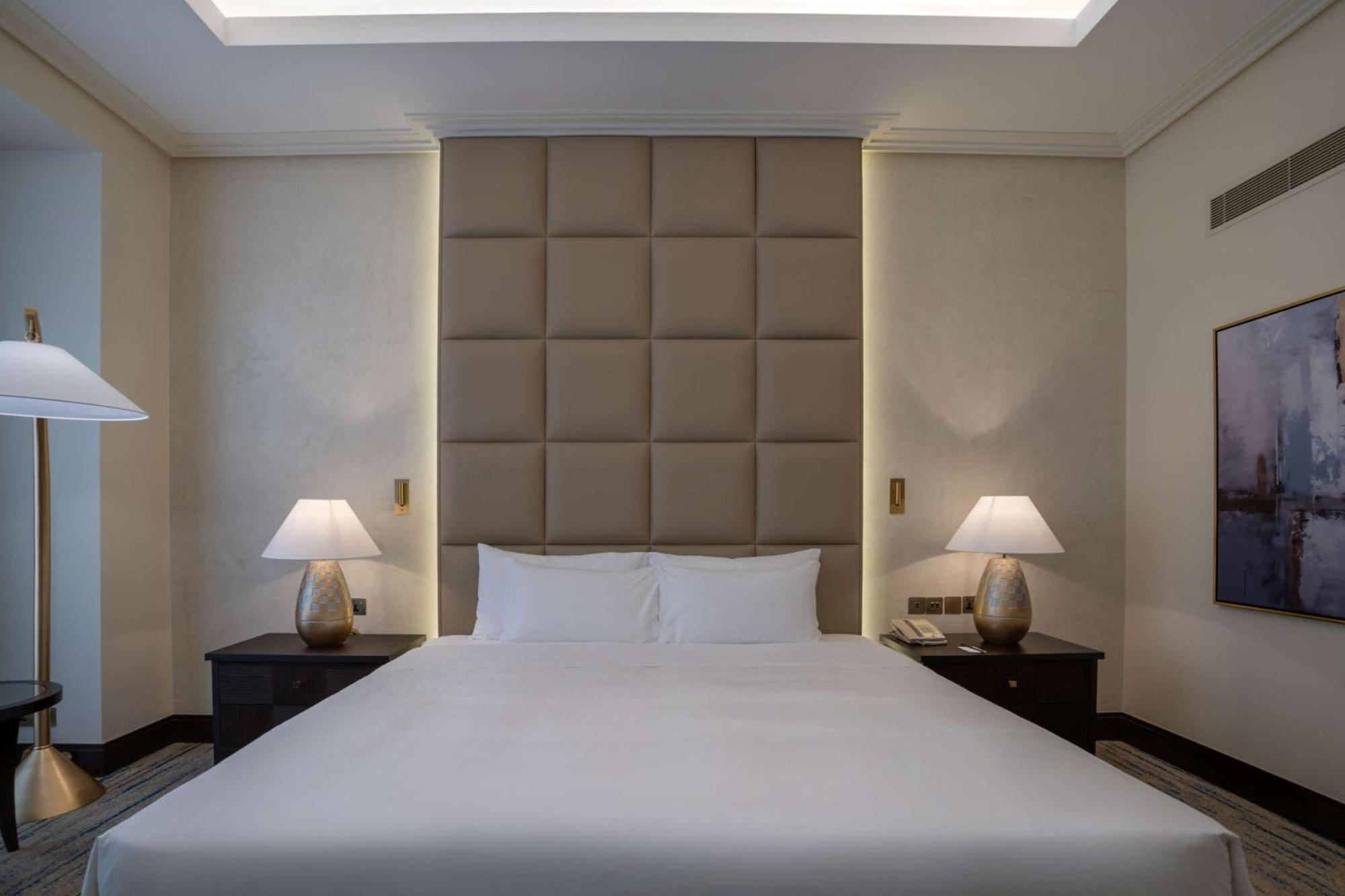 The Diplomat Radisson Blu & 5*