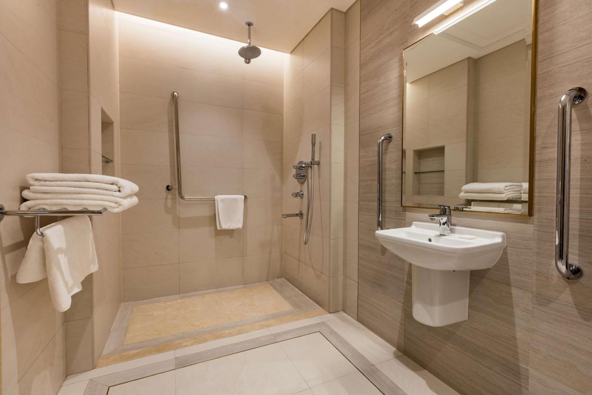 Aparthotel The Diplomat Radisson Blu & 5*