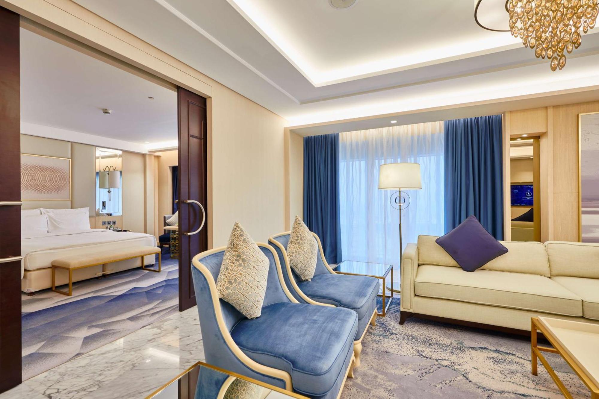 The Diplomat Radisson Blu & 5*